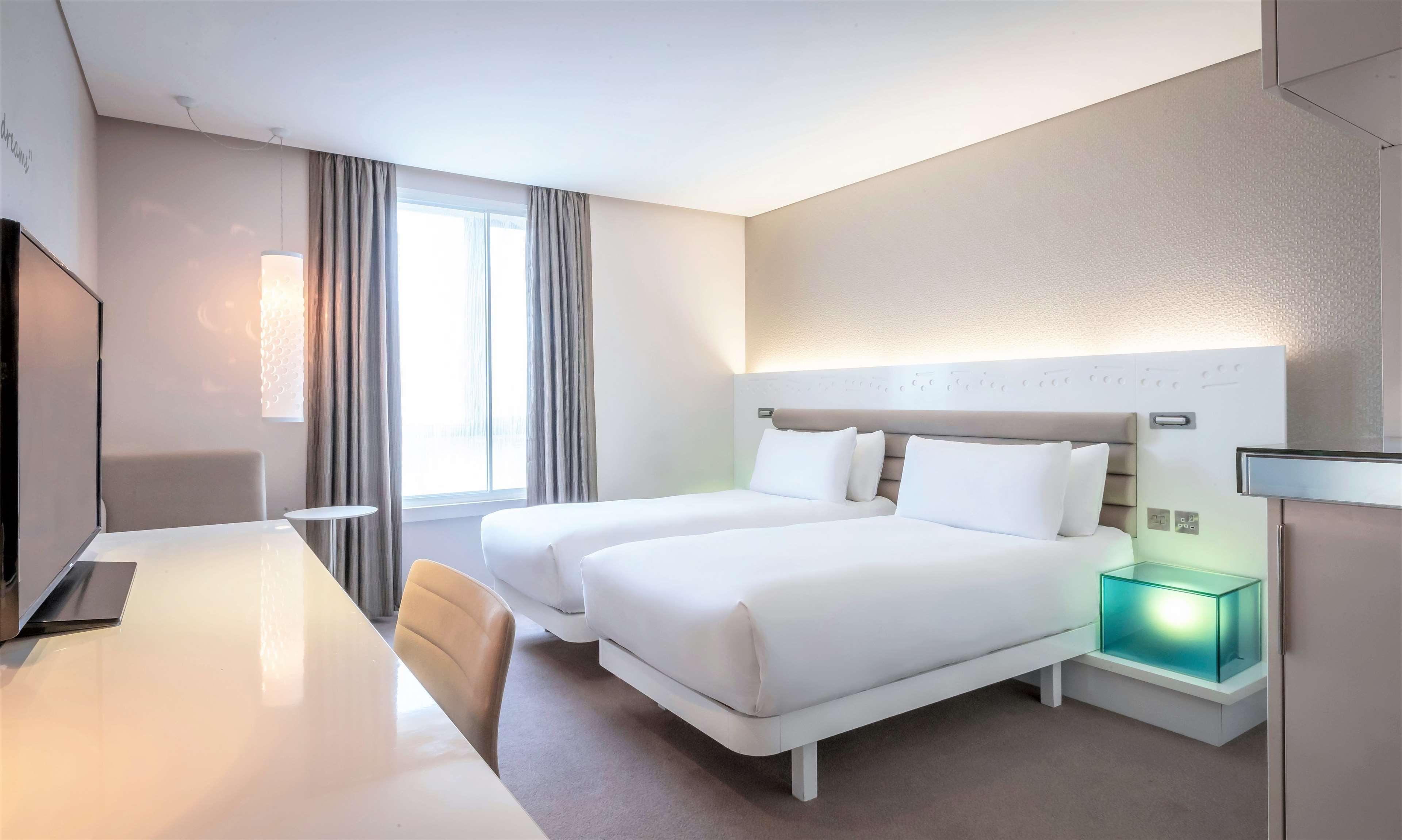 The Morrison Dublin, Curio Collection By Hilton Hotell Eksteriør bilde A room at the hotel