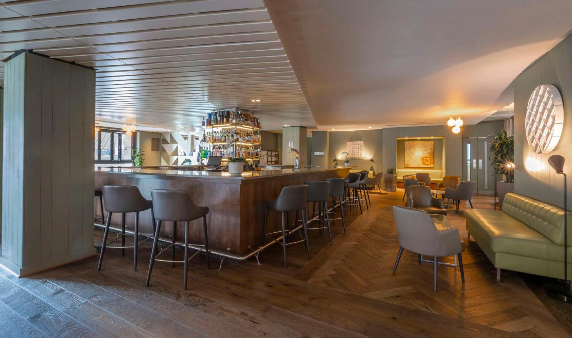 The Morrison Dublin, Curio Collection By Hilton Hotell Eksteriør bilde The bar at the 1900