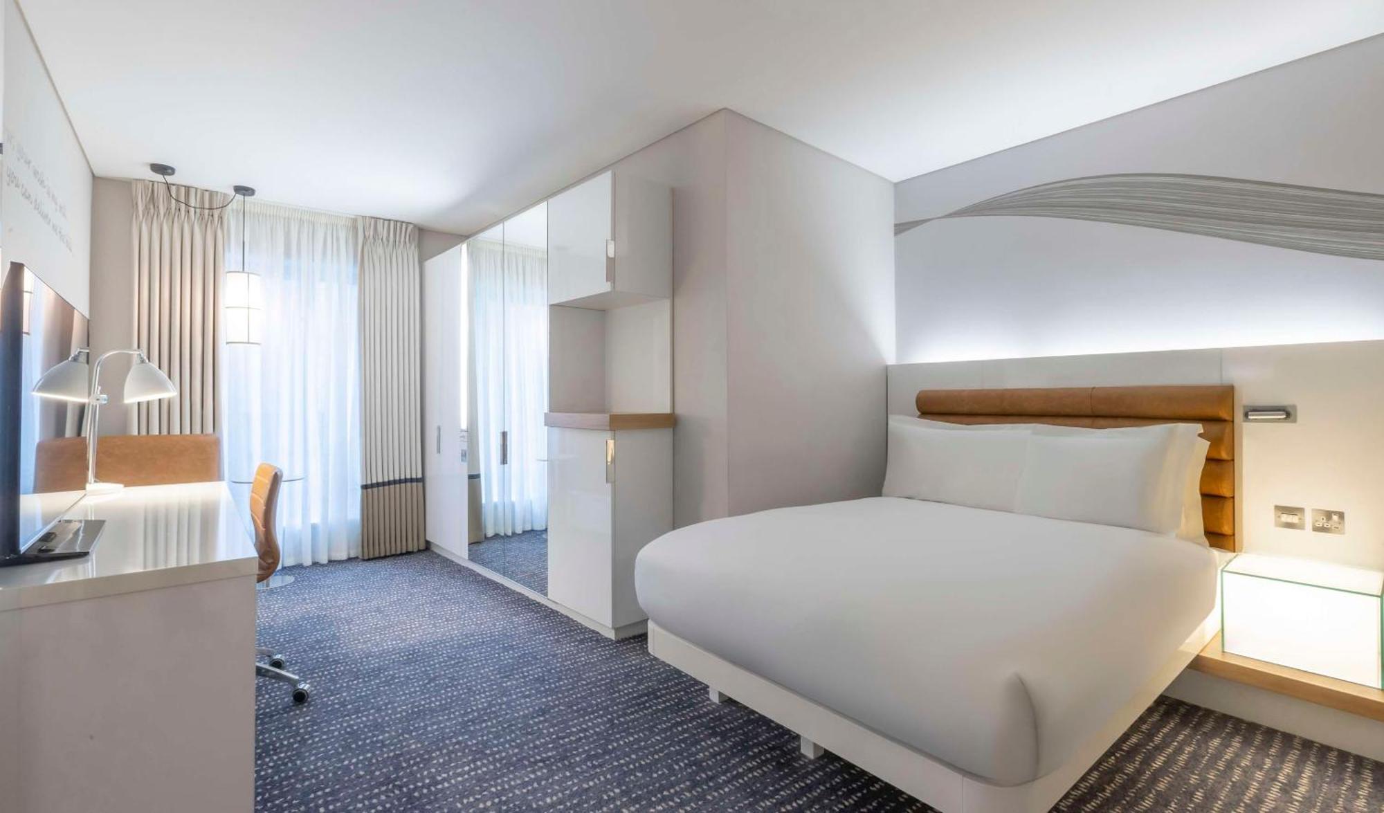 The Morrison Dublin, Curio Collection By Hilton Hotell Eksteriør bilde A room at the Hilton Garden Inn in London, United Kingdom