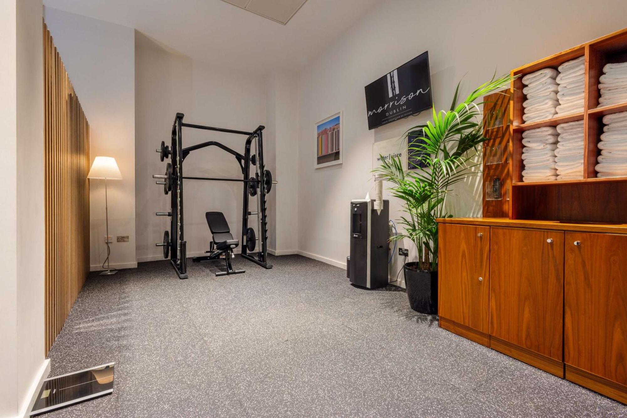 The Morrison Dublin, Curio Collection By Hilton Hotell Eksteriør bilde A typical treatment room at a physiotherapy clinic